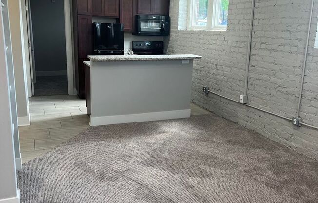1 bed, 1 bath, 622 sqft, $1,110, Unit M-003