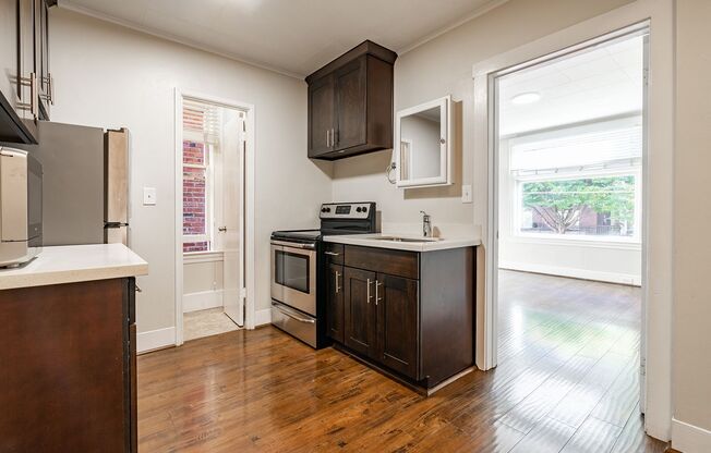 Studio, 1 bath, 375 sqft, $1,095, Unit 27