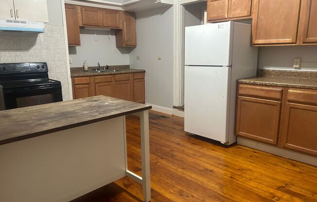 2 beds, 1 bath, $1,195, Unit Apt. #2