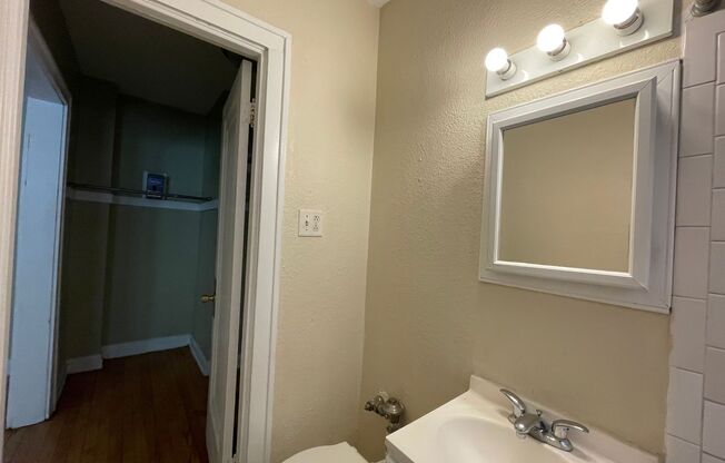Studio, 1 bath, $825, Unit 06