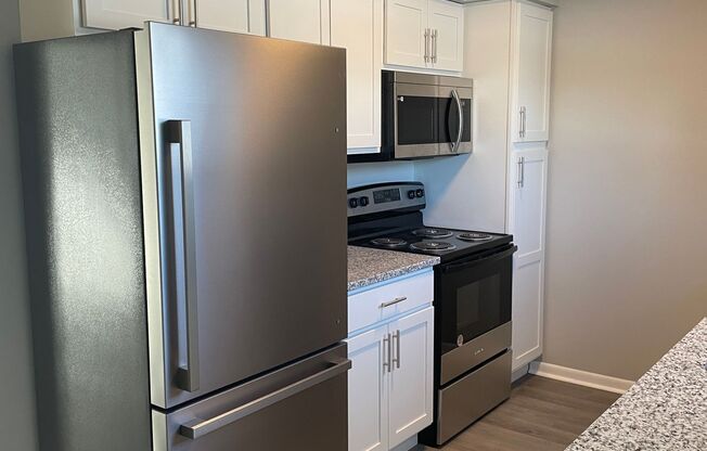 2 beds, 1.5 baths, 1,000 sqft, $1,355, Unit Bld B Unit 09