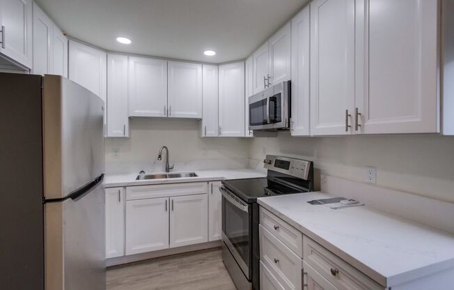 J&amp;P - 660 N. Hickory