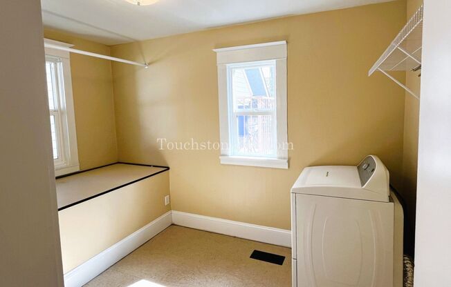 2 beds, 1 bath, $2,500