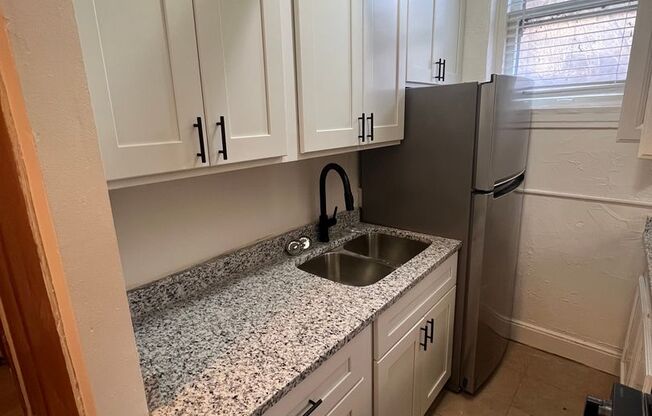 1 bed, 1 bath, 440 sqft, $960, Unit 100