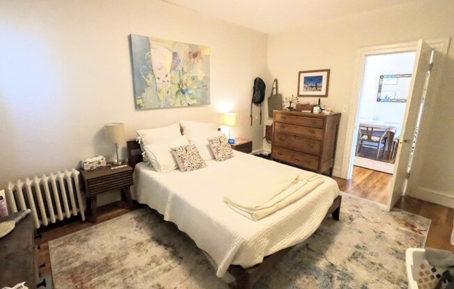 2 beds, 1 bath, 833 sqft, $2,200, Unit 42