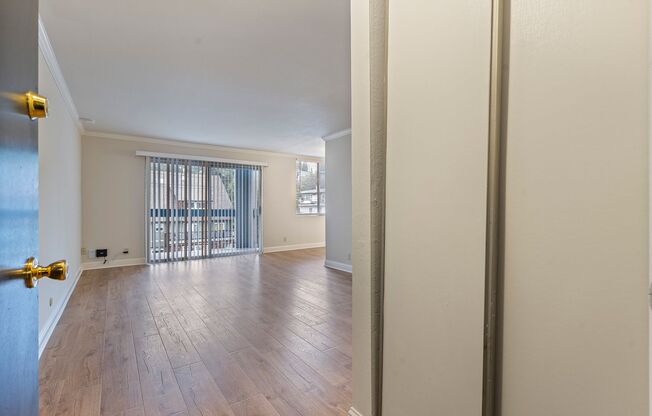 2 beds, 1 bath, 864 sqft, $2,695, Unit 302