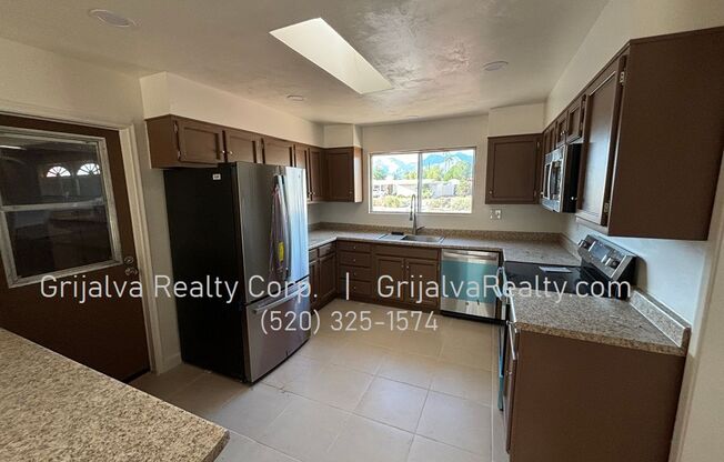 Remodeled 4 Bed, 2 Bath Eastside House with Pool  (Speedway/Pantano)