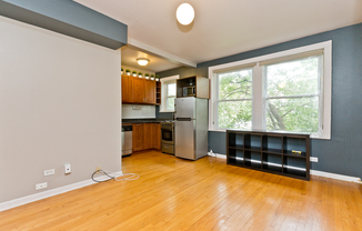 4240 N CLARENDON