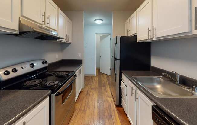 Renton Apartments - The Aviator Apartments - Kitchen