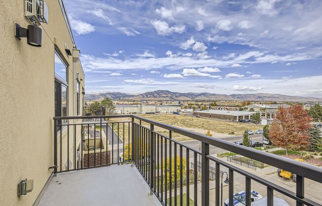 Scenic 2-BDR Mountain-View Home in Vibrant Boulder