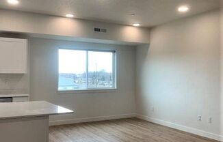 1 bed, 1 bath, 713 sqft, $1,095, Unit Unit 204