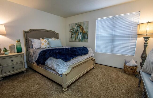 1 bed, 1 bath, 702 sqft, $749