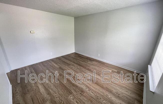 5900 GLN MDW DR