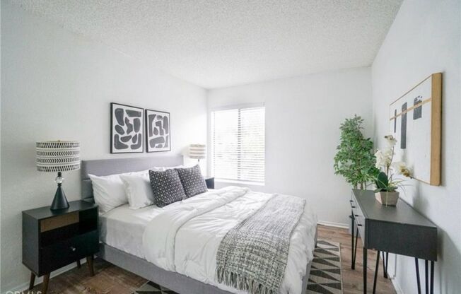 Beautiful Large 2+2, Balcony, Central AC ~ 1 MONTH FREE