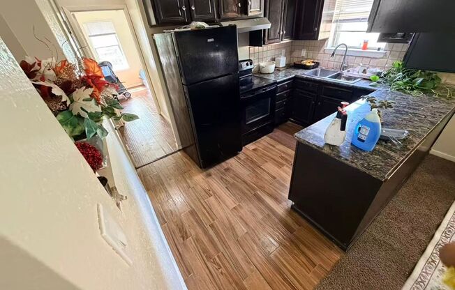 Beautiful 3 Bedroom 2 Bathroom in Garland!