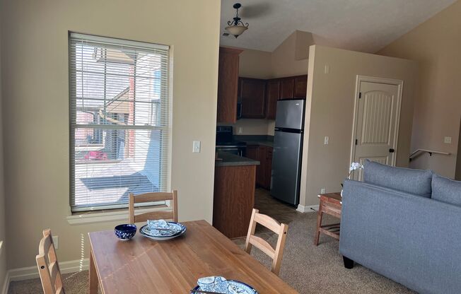 2 beds, 1 bath, 1,100 sqft, $1,695, Unit 615 - Unit 201 Duplex B1100