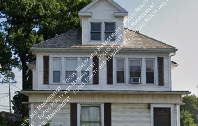 927 5 E MAIN ST