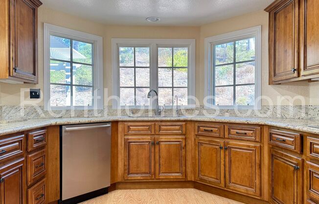 Scripps Ranch, 10384 Barrywood Wy, 1BR/BA Down, Granite Counters, AC, 2 Fireplaces, 3 Car Garage.
