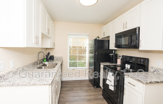 915 E PALMETTO ST