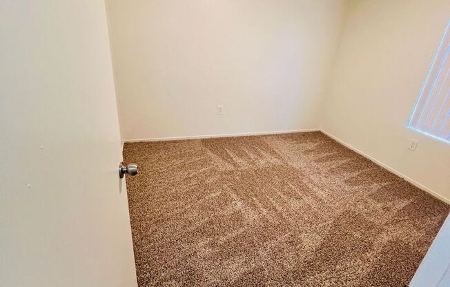 2 beds, 1 bath, 849 sqft, $1,525, Unit 035