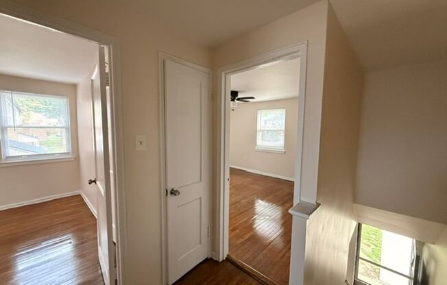 2 beds, 1 bath, $1,350, Unit 2949 Heather Place