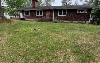 3 bedroom 3 bath in Spartanburg with Lots of Space !!! Workshop in the garage!!