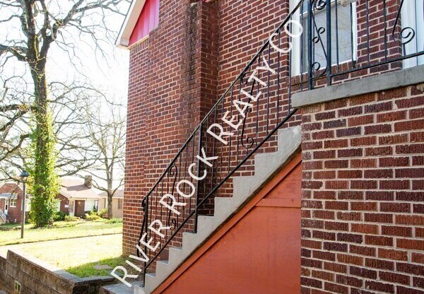 1429 SKYLINE DR