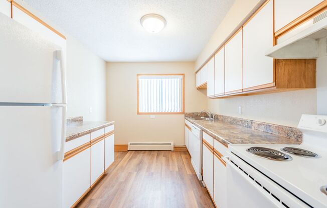 2 beds, 1 bath, 785 sqft, $1,175, Unit 105910