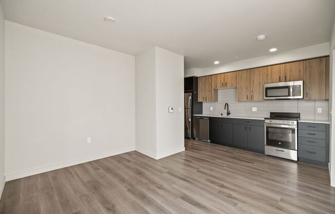 1 bed, 1 bath, 585 sqft, $1,715, Unit 515