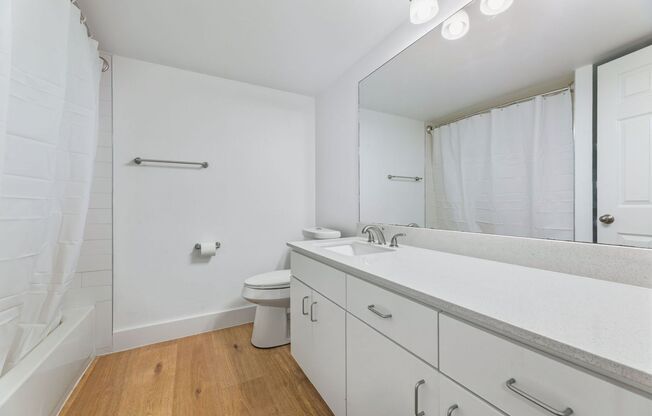 2 beds, 1 bath, 950 sqft, $2,750, Unit 705