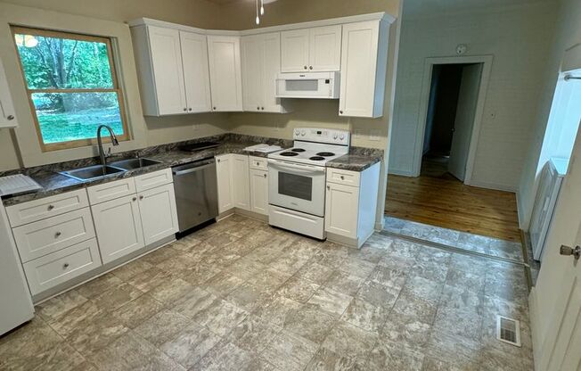 Quiet Forested 2 Bedroom Unit
