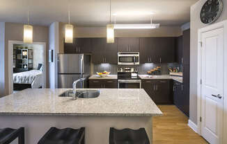 Dr. Phillips Apartments | Orlando, FL | Lake Vue kitchen