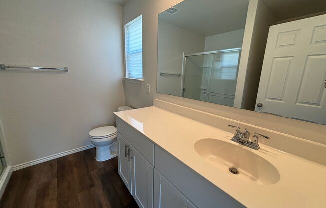 3 beds, 2 baths, $1,565