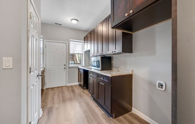 3 beds, 2 baths, 1,345 sqft, $2,150, Unit 4143 S. Michigan Ave #1