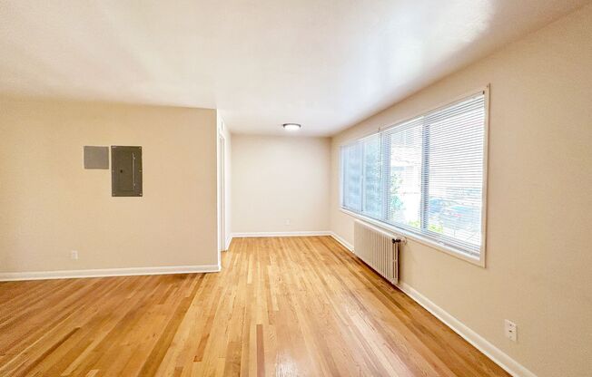 1 bed, 1 bath, 670 sqft, $1,995, Unit Hamrick 105