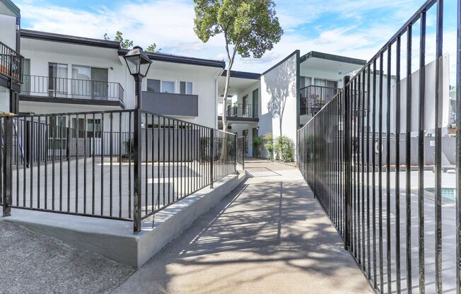 2 beds, 1 bath, 880 sqft, $1,750, Unit 110