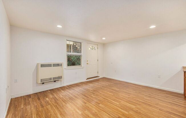 1 bed, 1 bath, $1,700, Unit 935 Central Ave #D - LU