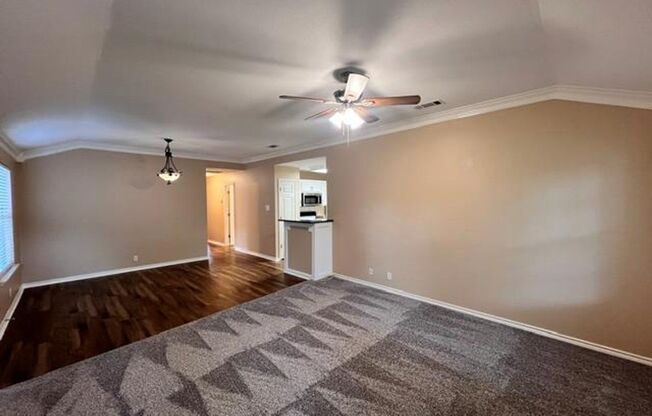 Beautiful 3 bedroom / Treed Lot / Round Rock Schools / Remodeled / Refrigerator