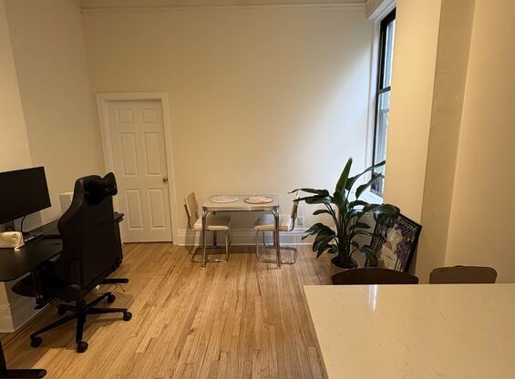 2 beds, 1 bath, $6,500, Unit 4G