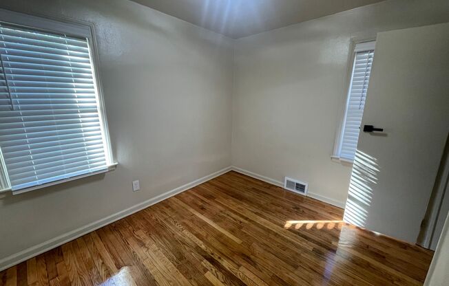 Warm & Spacious 4-Bedroom Single Family Home on N 30th St