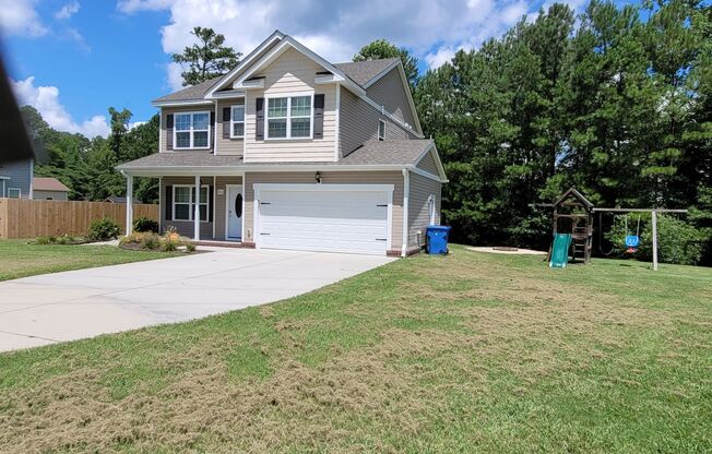 Beautiful 4 bedroom, 2.5 bath home on over 1/2 an acre lot in Chesapeake, VA!