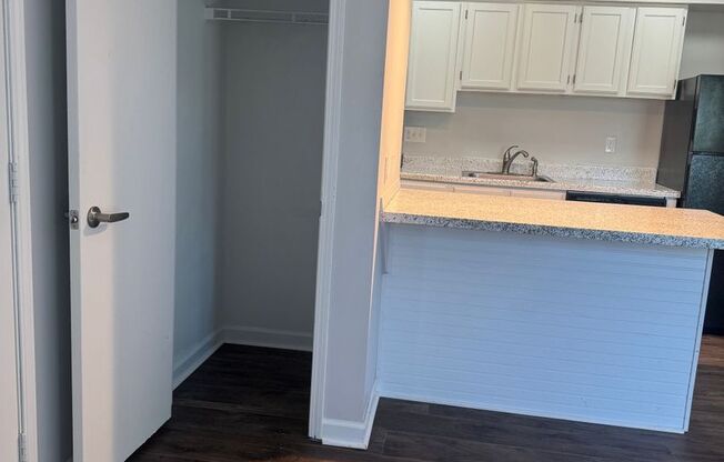 Studio, 1 bath, 650 sqft, $875, Unit 0612