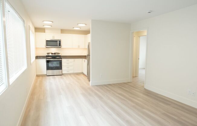 2 beds, 1 bath, 870 sqft, $2,100, Unit 57-7