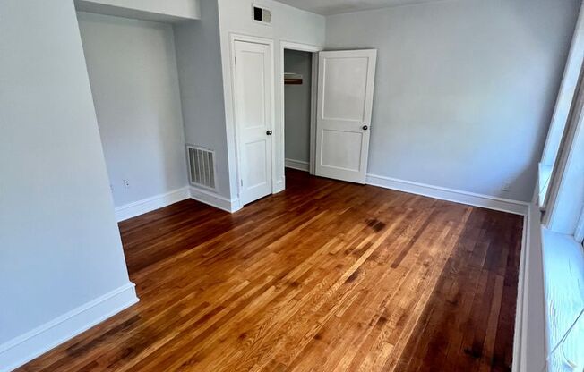 3 beds, 2 baths, $2,100, Unit Apt. 302