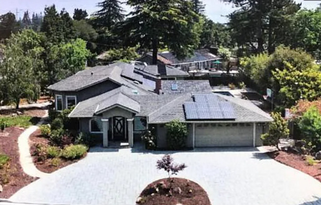 Beautifully remodeled 5 bedroom home in Saratoga