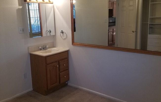 2 beds, 1 bath, 650 sqft, $1,895, Unit 680-217