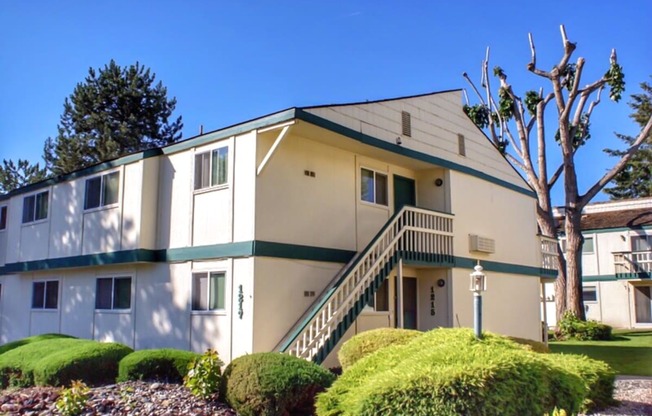 La Verde Apartments Building Exteriors