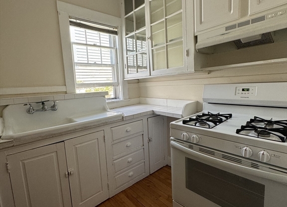 1 bed, 1 bath, 650 sqft, $3,000, Unit 36