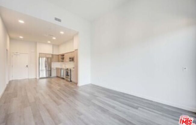Studio, 1 bath, 460 sqft, $1,712, Unit 1330