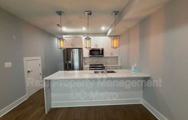 804 21 ST NE
